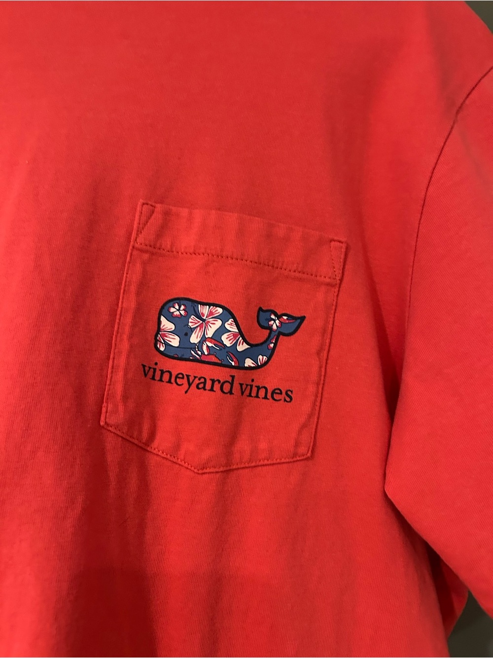 Vineyard Vines Men’s red Pocket T-Shirt - Picture 2 of 5